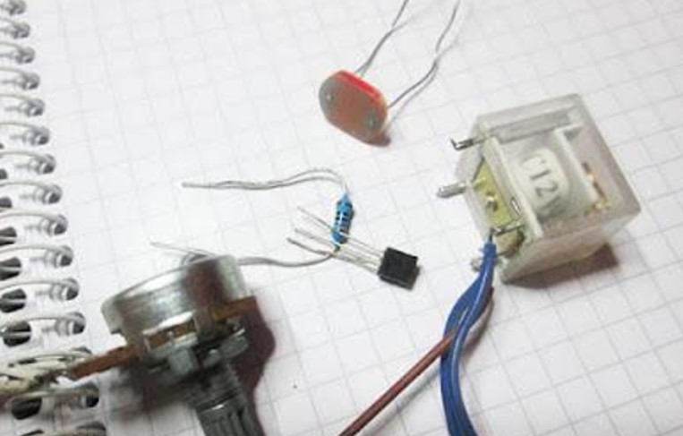 Skema Rangkaian Lampu Otomatis